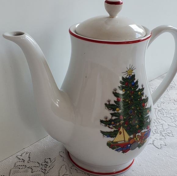 Cuthbertson American Christmas Tree Coffee Tea Pot Red Rim Wl Lid VTG  9" - Picture 2 of 9